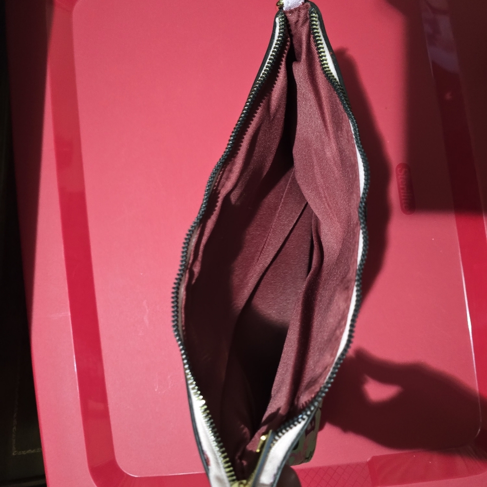 Brand new shoulder bag with tags on the bigger bag - Picture 13 of 16